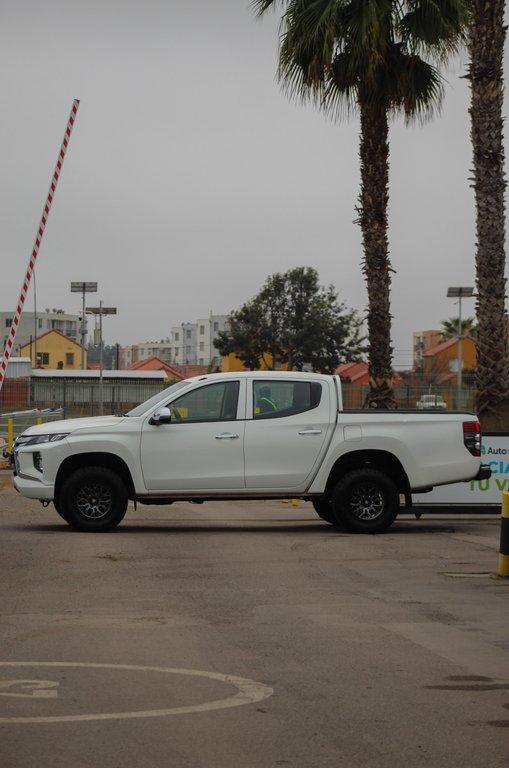 Mitsubishi L200 Katana — foto 4 de 9
